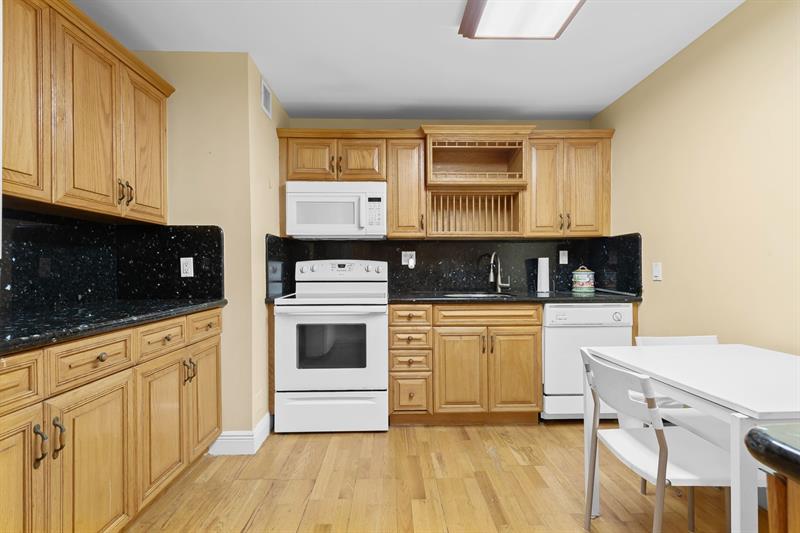 Image 7 of 12 For 111 Golden Isles Dr  B2