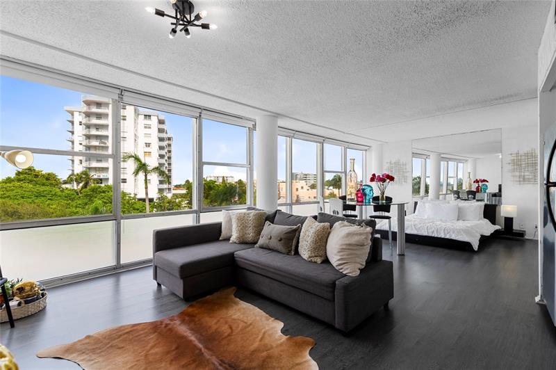 Image 3 of 17 For 900 Bay Dr  313