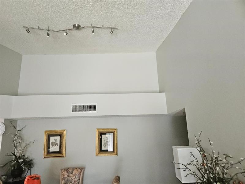 Image 13 of 19 For 5011 Wiles Rd  304