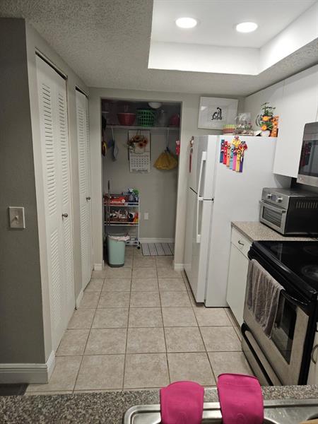 Image 17 of 19 For 5011 Wiles Rd  304