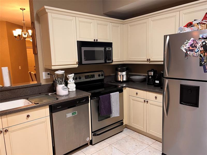 Image 6 of 14 For 6928 39th St  207