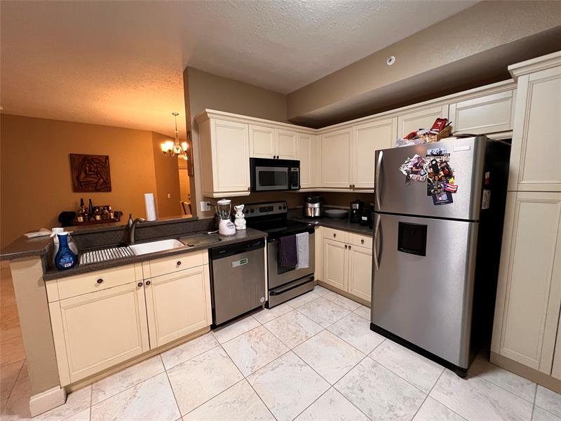 Image 7 of 14 For 6928 39th St  207