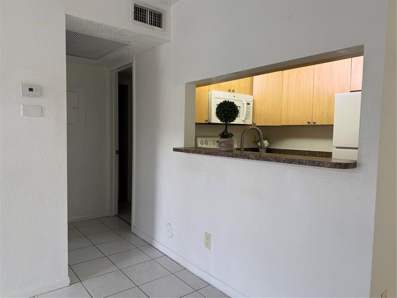 Image 7 of 26 For 10027 Winding Lake Rd  102