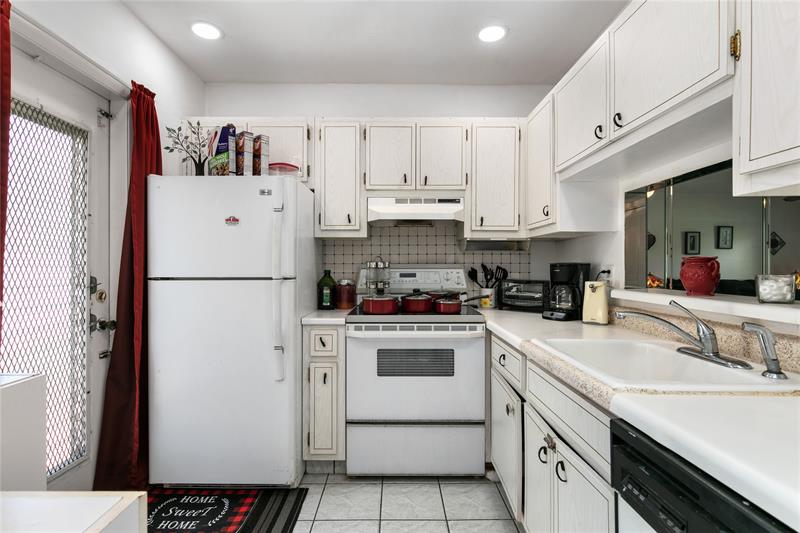 Image 14 of 31 For 4411 16th St  F109