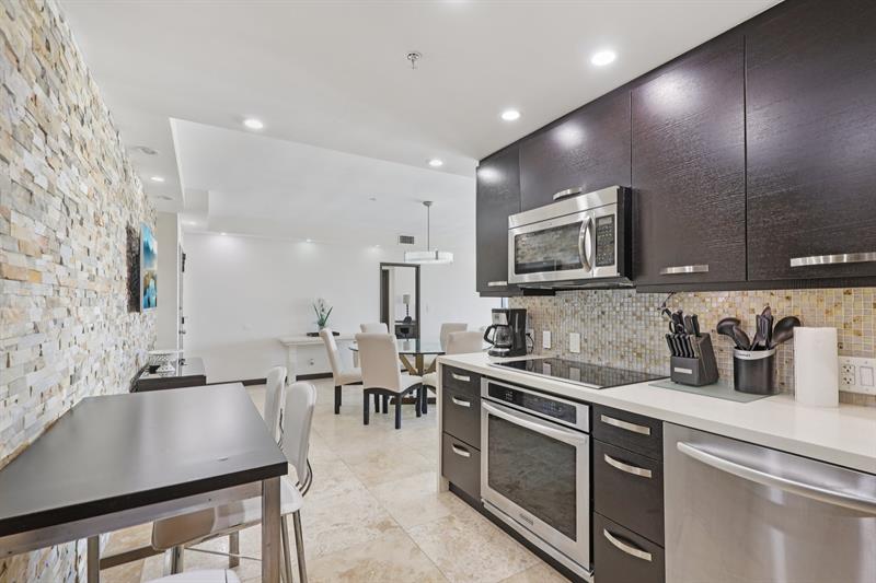 Image 11 of 42 For 5601 Collins Ave  1716