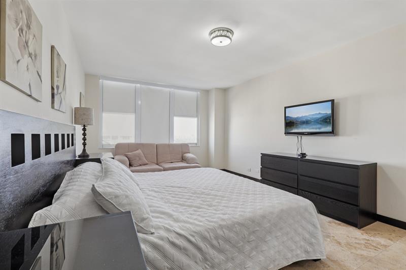 Image 14 of 42 For 5601 Collins Ave  1716