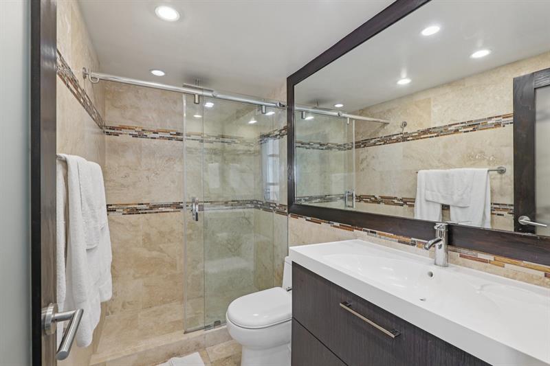 Image 15 of 42 For 5601 Collins Ave  1716