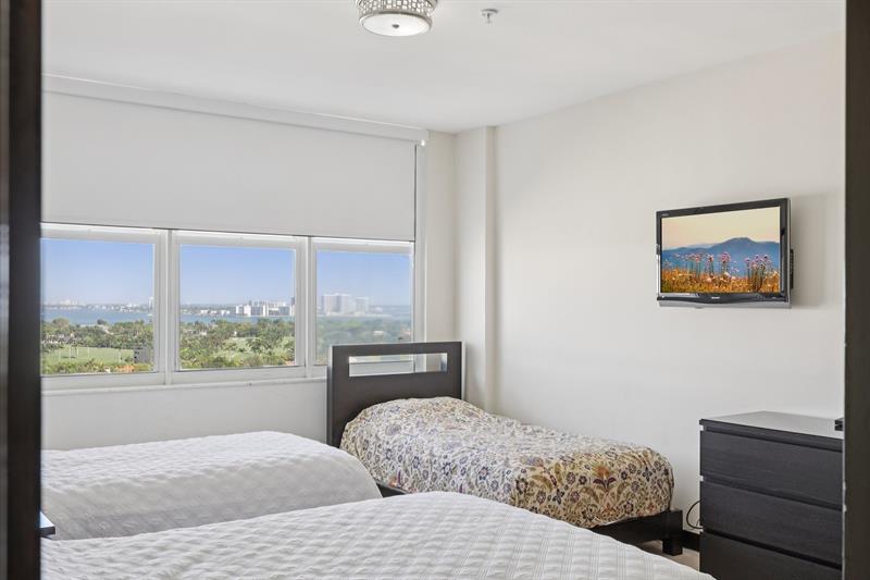 Image 18 of 42 For 5601 Collins Ave  1716