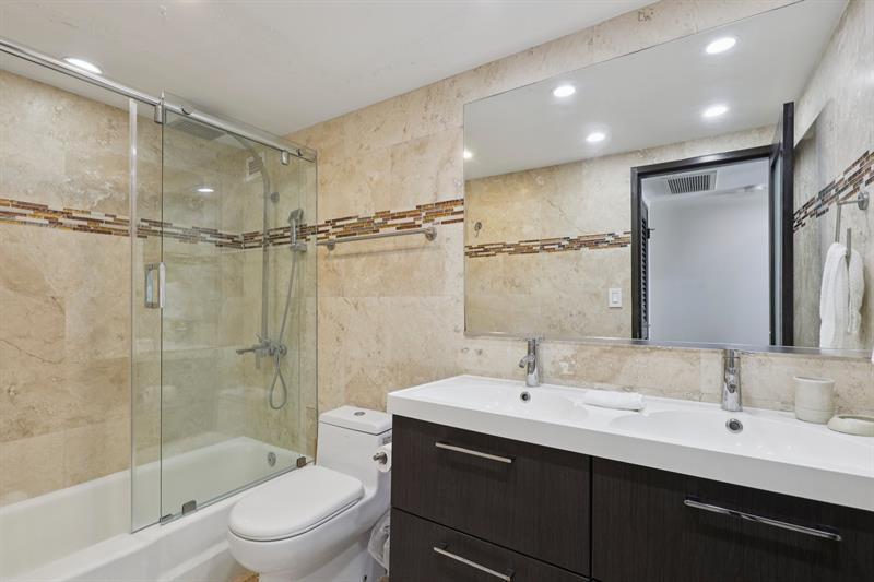Image 22 of 42 For 5601 Collins Ave  1716