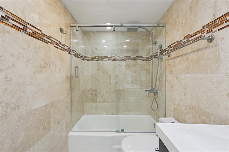Image 23 of 42 For 5601 Collins Ave  1716