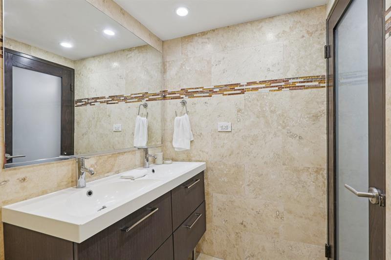 Image 24 of 42 For 5601 Collins Ave  1716