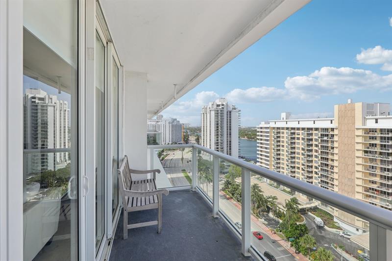 Image 26 of 42 For 5601 Collins Ave  1716