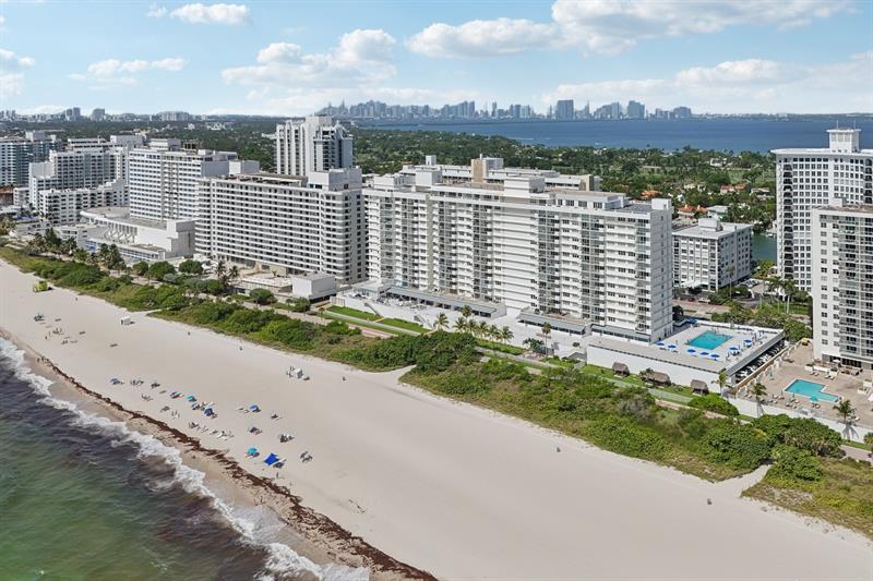 Image 30 of 42 For 5601 Collins Ave  1716