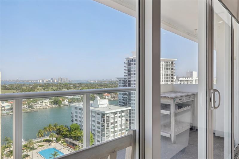 Image 4 of 42 For 5601 Collins Ave  1716