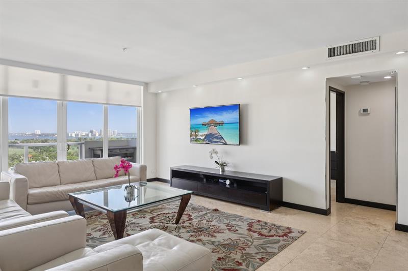 Image 5 of 42 For 5601 Collins Ave  1716