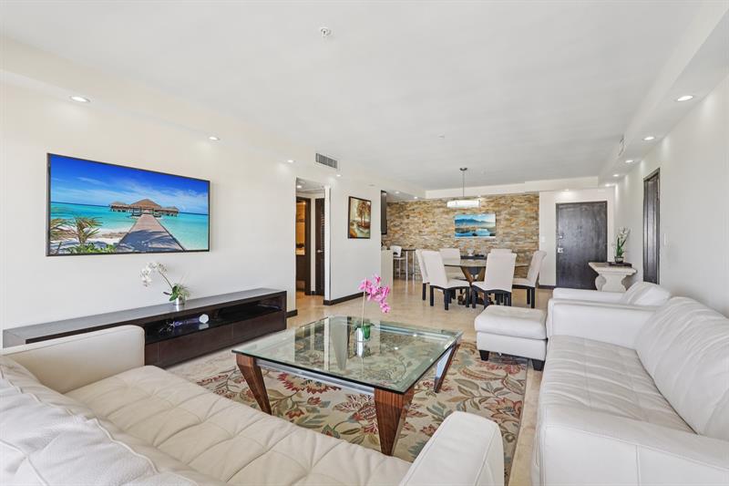 Image 7 of 42 For 5601 Collins Ave  1716