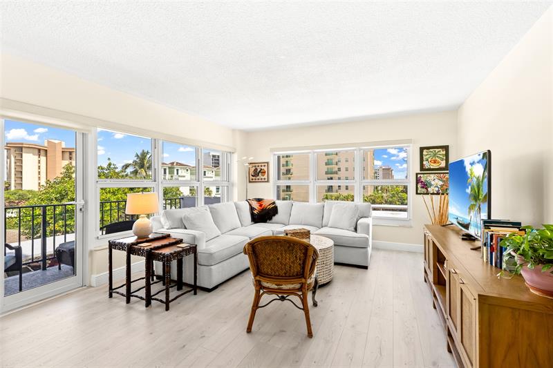 Image 11 of 26 For 405 Ocean Blvd  329