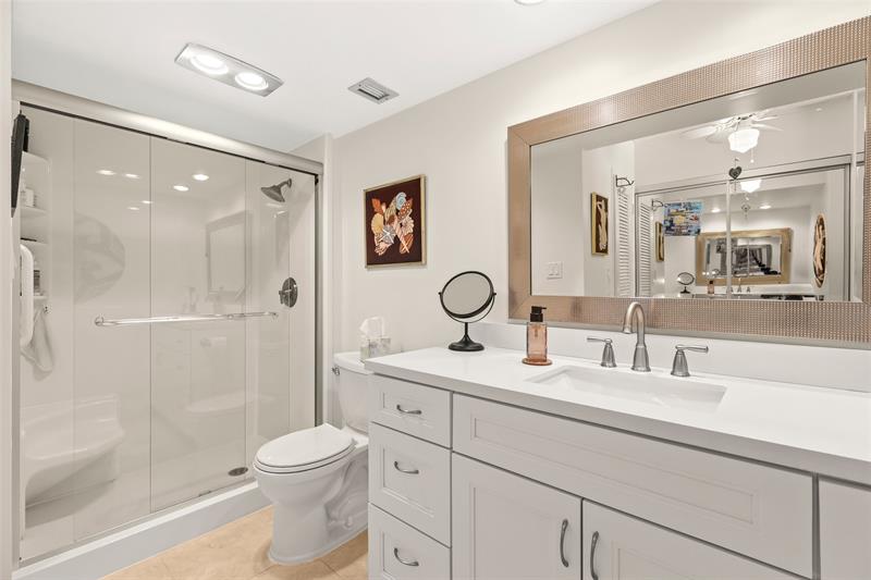 Image 15 of 26 For 405 Ocean Blvd  329
