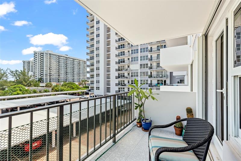 Image 19 of 26 For 405 Ocean Blvd  329