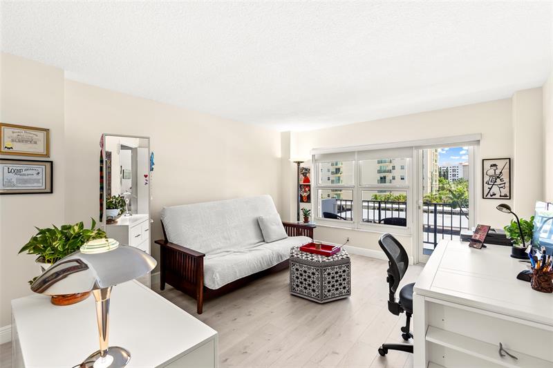 Image 24 of 26 For 405 Ocean Blvd  329