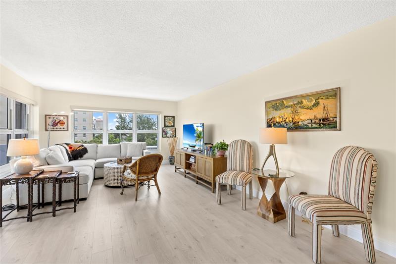 Image 4 of 26 For 405 Ocean Blvd  329
