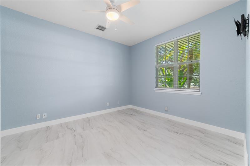 Image 10 of 44 For 463 Schoolhouse Rd