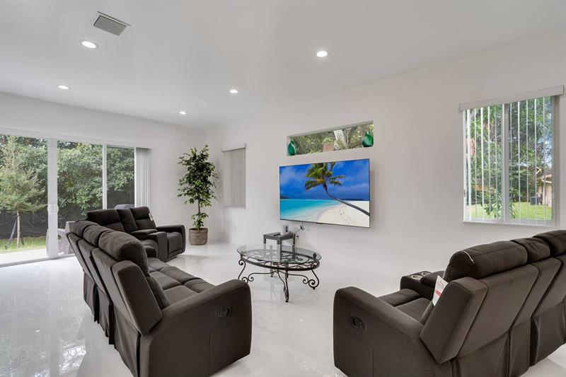 Image 15 of 30 For 2962 10th Ct