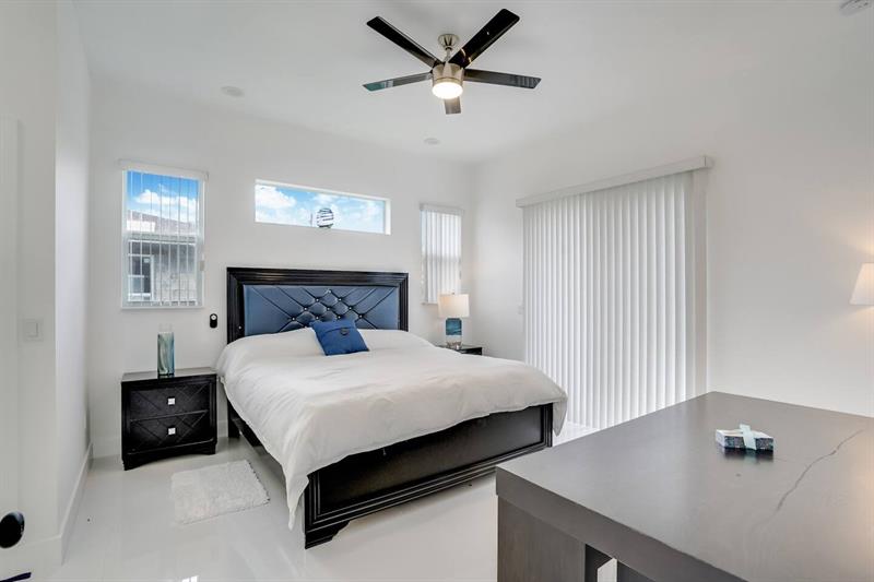 Image 17 of 30 For 2962 10th Ct