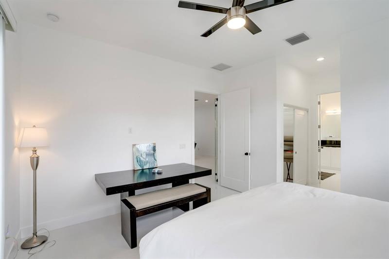 Image 18 of 30 For 2962 10th Ct