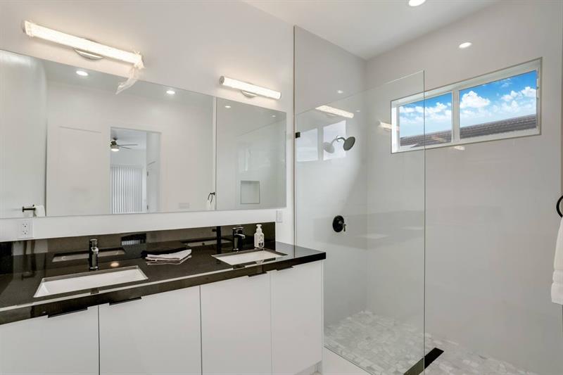Image 19 of 30 For 2962 10th Ct