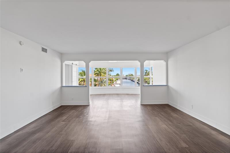 Image 14 of 59 For 3121 51st St  303e