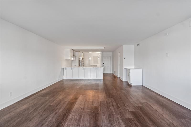 Image 15 of 59 For 3121 51st St  303e