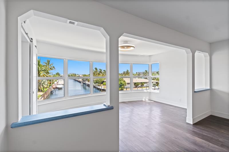 Image 16 of 59 For 3121 51st St  303e