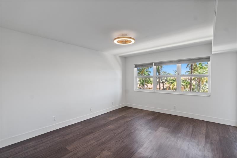 Image 23 of 59 For 3121 51st St  303e