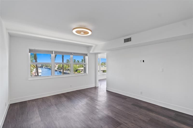 Image 24 of 59 For 3121 51st St  303e