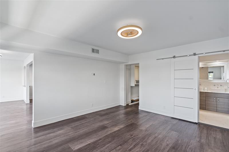 Image 25 of 59 For 3121 51st St  303e