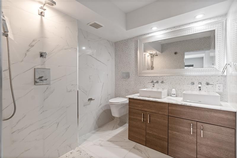 Image 26 of 59 For 3121 51st St  303e