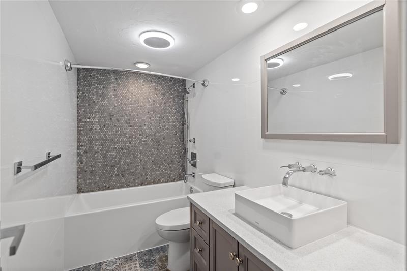Image 29 of 59 For 3121 51st St  303e