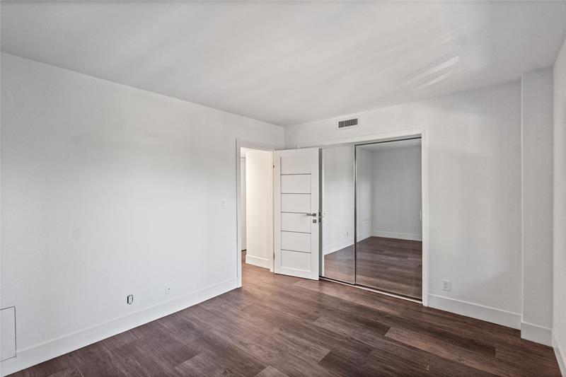 Image 32 of 59 For 3121 51st St  303e