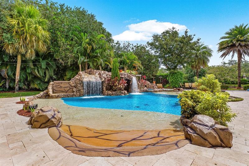Image 30 of 100 For 16389 Bridlewood Cir