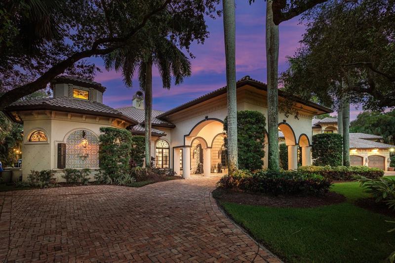 Image 4 of 100 For 16389 Bridlewood Cir
