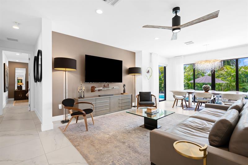 Image 13 of 41 For 4051 16 Avenue