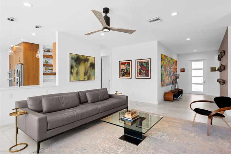 Image 15 of 41 For 4051 16 Avenue
