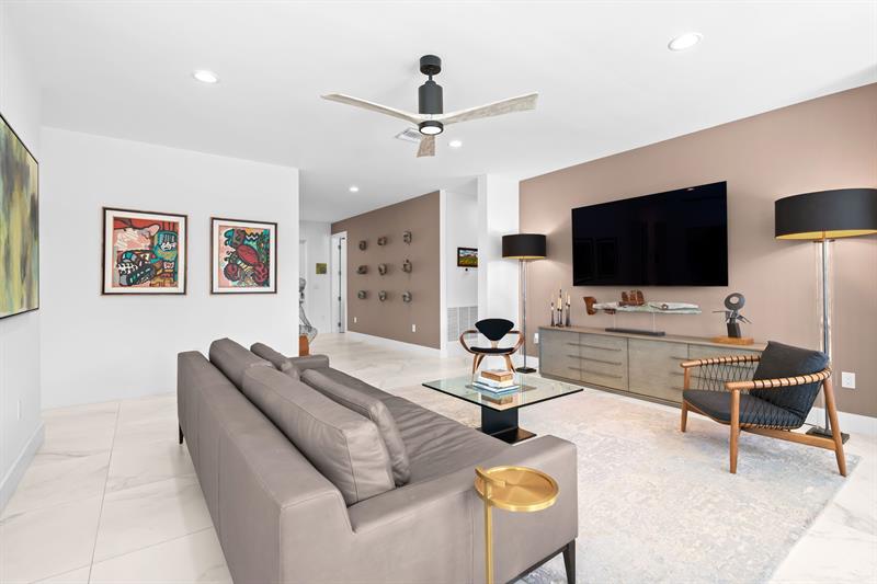 Image 16 of 41 For 4051 16 Avenue