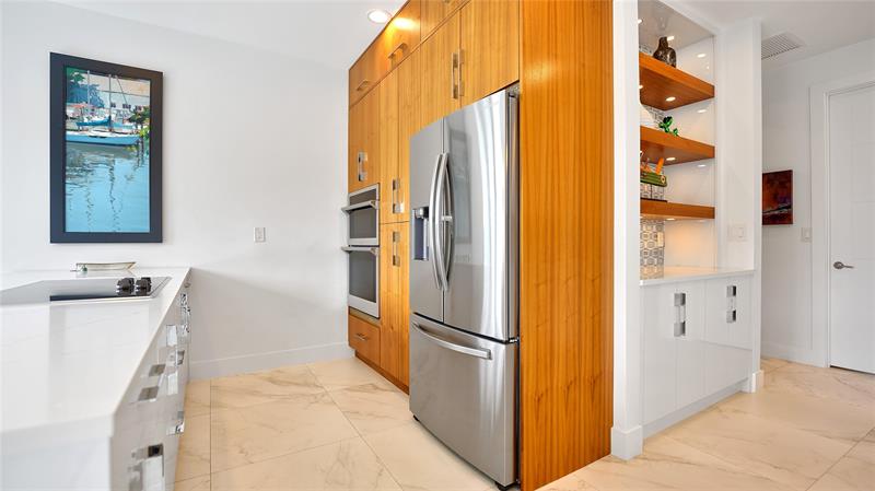 Image 22 of 41 For 4051 16 Avenue