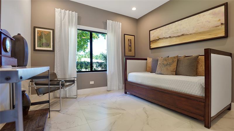 Image 33 of 41 For 4051 16 Avenue