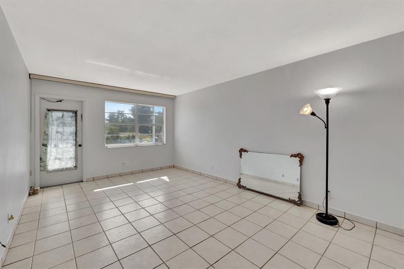 Image 7 of 40 For 4310 12th Ct  204