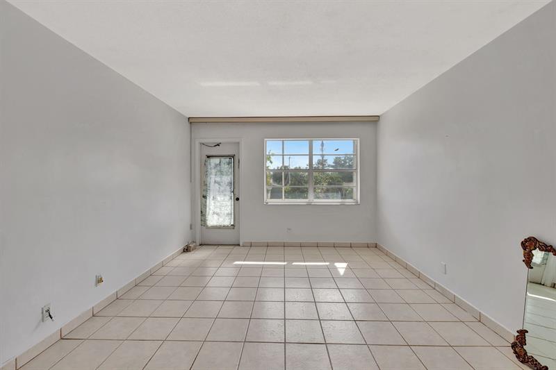 Image 8 of 40 For 4310 12th Ct  204