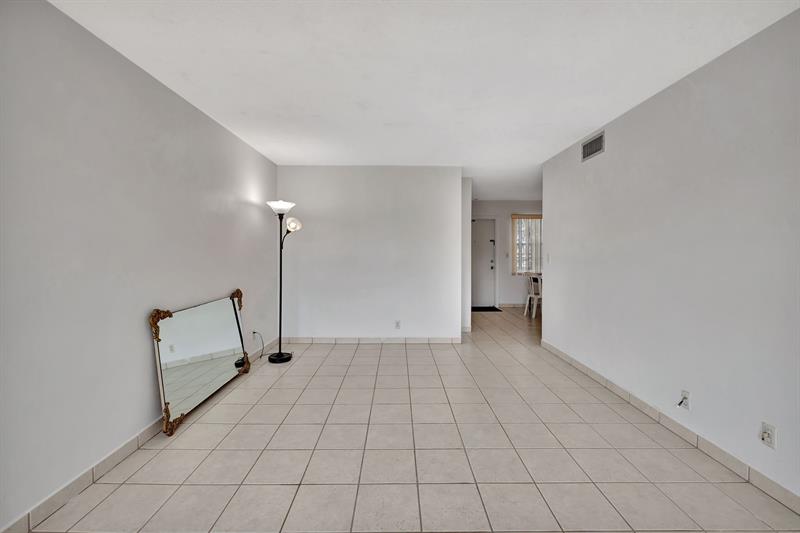 Image 9 of 40 For 4310 12th Ct  204