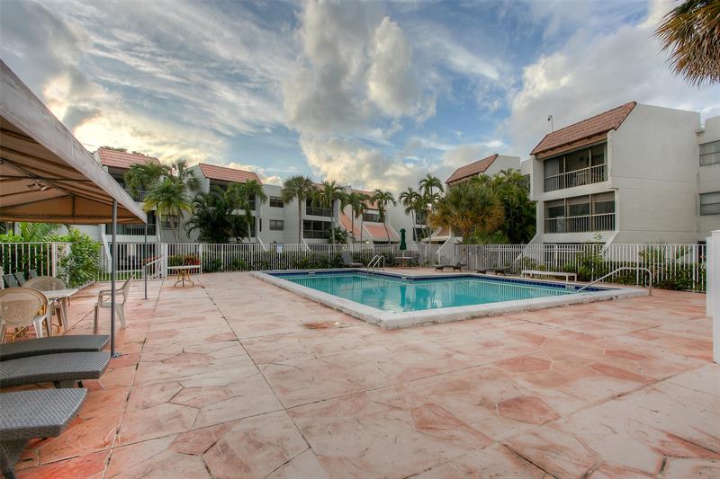 Image 10 of 10 For 303 Racquet Club Rd  312